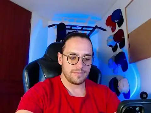 Snapshot of kurt_xx chatting on 11.15.25 kurt xx online show from 11.15.25