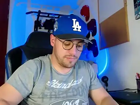 Snapshot of kurt_xx chatting on 11.25.25 kurt xx online show from 11.25.25