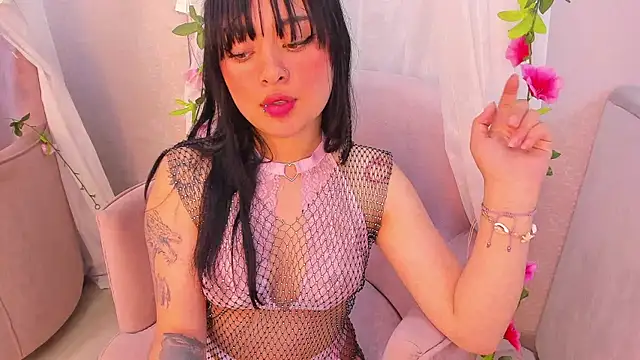 baby naomy online show from 10.11.25