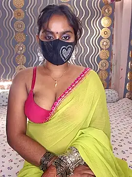 Snapshot of Sweet-Maddlina chatting on 10.10.25 Sweet-Maddlina online show from 10.10.25