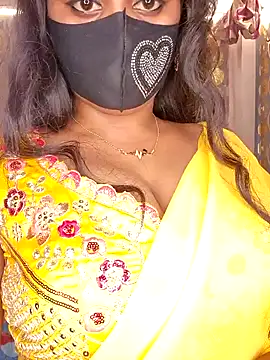 Snapshot of Sweet-Maddlina chatting on 10.18.25 Sweet-Maddlina online show from 10.18.25