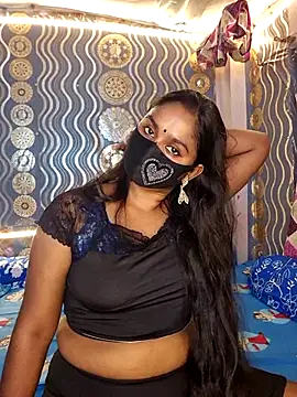 Snapshot of Sweet-Maddlina chatting on 10.28.25 Sweet-Maddlina online show from 10.28.25