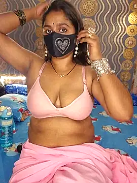 Snapshot of Sweet-Maddlina chatting on 10.31.25 Sweet-Maddlina online show from 10.31.25