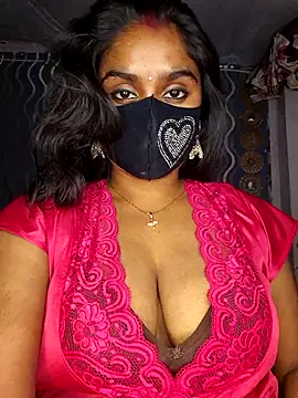 Snapshot of Sweet-Maddlina chatting on 11.08.25 Sweet-Maddlina online show from 11.08.25