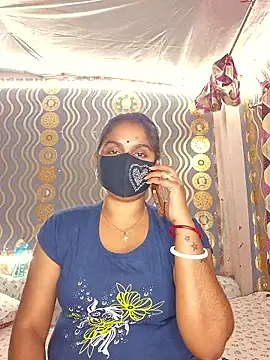 Snapshot of Sweet-Maddlina chatting on 11.11.25 Sweet-Maddlina online show from 11.11.25