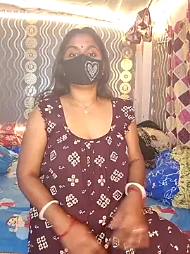 Snapshot of Sweet-Maddlina chatting on 11.23.25 Sweet-Maddlina online show from 11.23.25