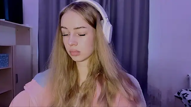 LunaCrave online show from 10.27.25