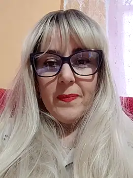 Snapshot of Amelialove42 chatting on 11.04.25 Amelialove42 online show from 11.04.25