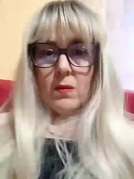 Snapshot of Amelialove42 chatting on 11.05.25 Amelialove42 online show from 11.05.25