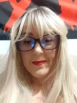 Snapshot of Amelialove42 chatting on 11.19.25 Amelialove42 online show from 11.19.25