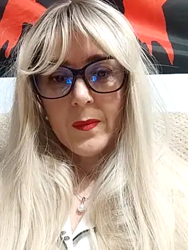 Snapshot of Amelialove42 chatting on 11.28.25 Amelialove42 online show from 11.28.25