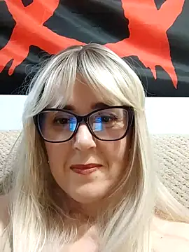 Snapshot of Amelialove42 chatting on 12.13.25 Amelialove42 online show from 12.13.25