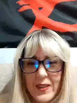 Snapshot of Amelialove42 chatting on 12.16.25 Amelialove42 online show from 12.16.25