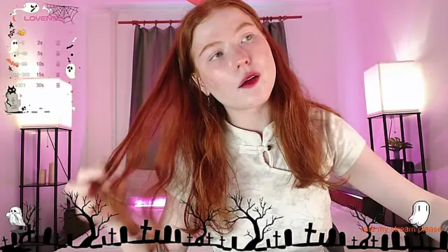 Snapshot of GingerCute chatting on 10.29.25 GingerCute online show from 10.29.25