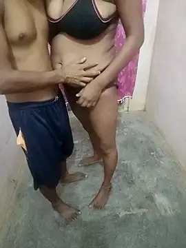 Snapshot of indian_Couple_1999 chatting on 10.10.25 indian Couple 1999 online show from 10.10.25