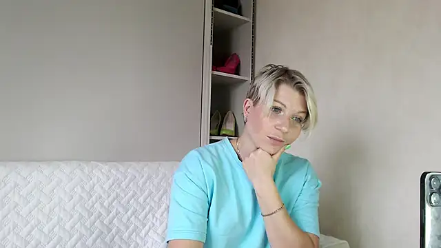 BellaStrong  online show from 10.15.25