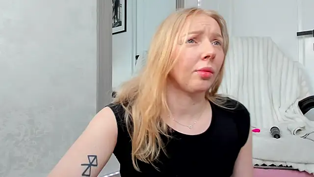 SundyRose online show from 04.11.26