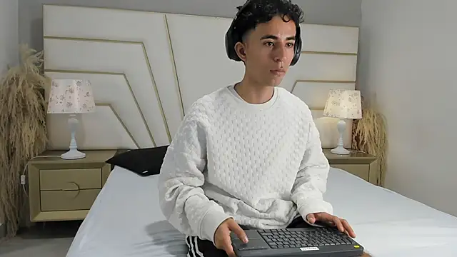 Zahir Ashar online show from 10.17.25