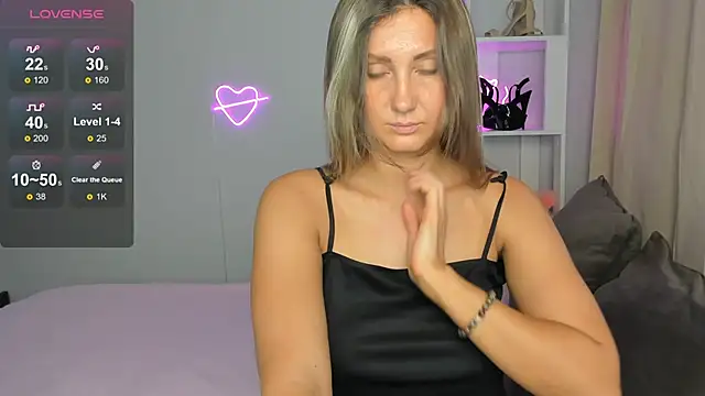 NikkiKiss   online show from 10.21.25