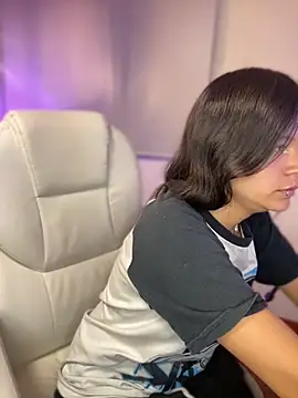 Ninfa pink online show from 10.30.25