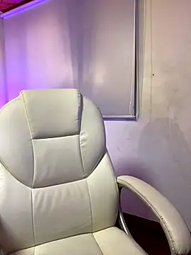 Ninfa pink online show from 11.03.25