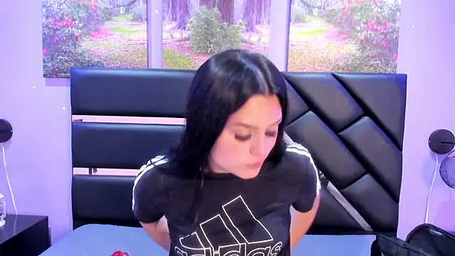 Snapshot of GAbrielaBotero chatting on 11.13.25 GAbrielaBotero online show from 11.13.25