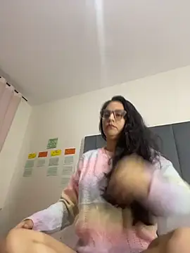 Snapshot of julieta_rossi chatting on 11.28.25 julieta rossi online show from 11.28.25