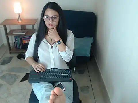 Snapshot of julieta_rossi chatting on 12.18.25 julieta rossi online show from 12.18.25