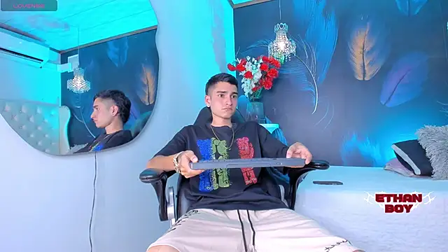 Snapshot of Ethan_Boy_ chatting on 12.16.25 Ethan Boy online show from 12.16.25