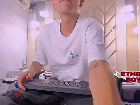 Snapshot of Ethan_Boy_ chatting on 02.02.26 Ethan Boy online show from 02.02.26