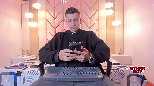 Snapshot of Ethan_Boy_ chatting on 02.19.26 Ethan Boy online show from 02.19.26