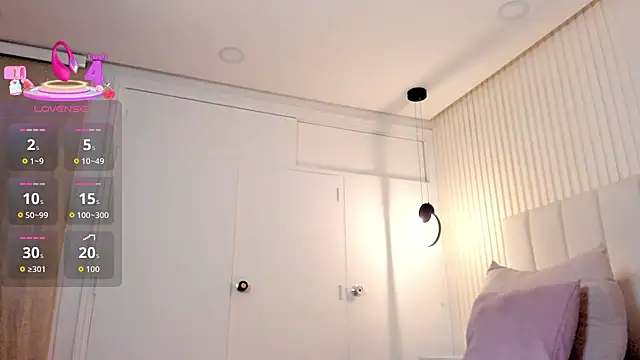 amira sanz online show from 12.04.25