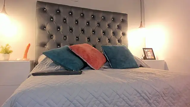 Miiaa Star  online show from 11.17.25