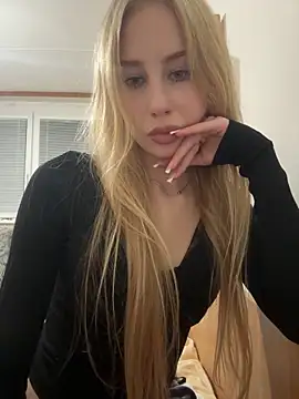 Snapshot of JudithCarly chatting on 11.10.25 JudithCarly online show from 11.10.25