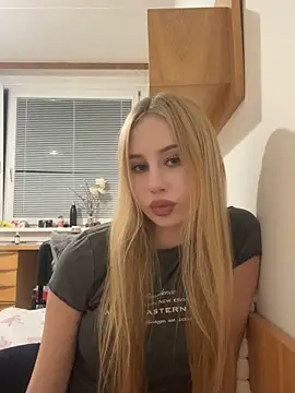 Snapshot of JudithCarly chatting on 11.12.25 JudithCarly online show from 11.12.25