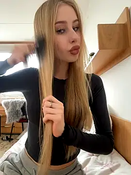 Snapshot of JudithCarly chatting on 11.26.25 JudithCarly online show from 11.26.25