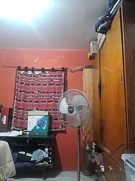 Snapshot of Ezeaxl chatting on 11.29.25 Ezeaxl online show from 11.29.25