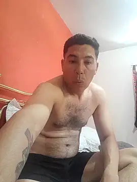 Snapshot of Ezeaxl chatting on 11.30.25 Ezeaxl online show from 11.30.25