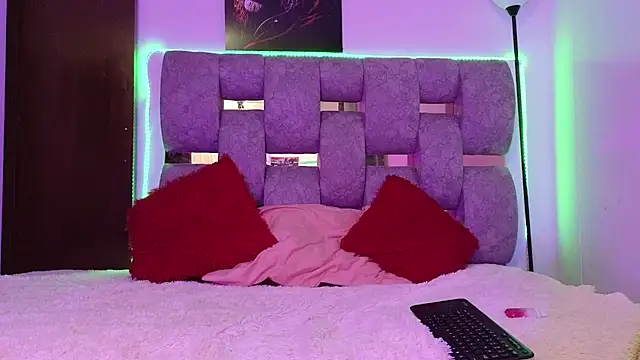 alix kitty online show from 12.15.25