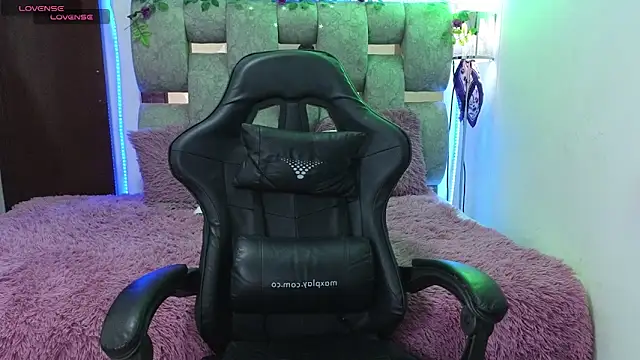 alix kitty online show from 04.16.26