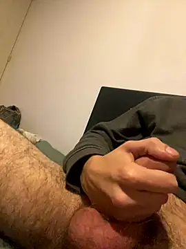 LittleGuyyy9 online show from 10.14.25