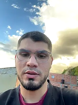 Snapshot of mirallesandbig chatting on 10.24.25 mirallesandbig online show from 10.24.25