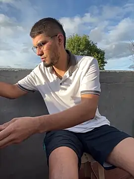 Snapshot of mirallesandbig chatting on 10.31.25 mirallesandbig online show from 10.31.25