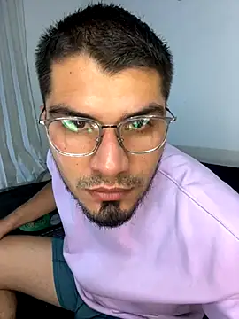 Snapshot of mirallesandbig chatting on 11.04.25 mirallesandbig online show from 11.04.25