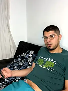 Snapshot of mirallesandbig chatting on 11.15.25 mirallesandbig online show from 11.15.25