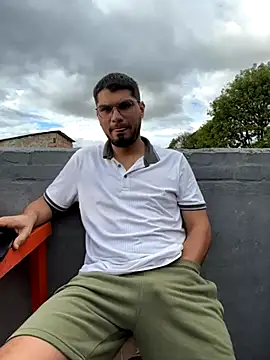 Snapshot of mirallesandbig chatting on 11.25.25 mirallesandbig online show from 11.25.25