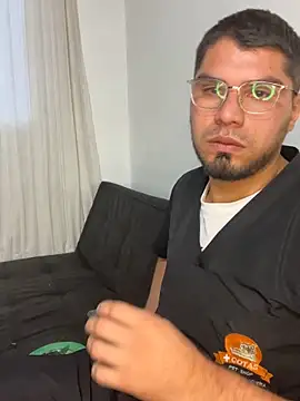 Snapshot of mirallesandbig chatting on 11.28.25 mirallesandbig online show from 11.28.25