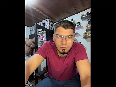 Snapshot of mirallesandbig chatting on 12.14.25 mirallesandbig online show from 12.14.25