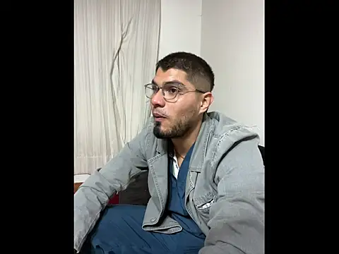 Snapshot of mirallesandbig chatting on 12.15.25 mirallesandbig online show from 12.15.25