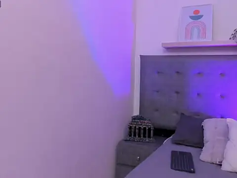 Snapshot of harper_brown1 chatting on 10.31.25 harper brown1 online show from 10.31.25